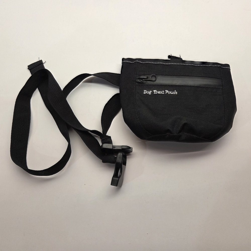 Dog Treat Pouch Magnetic Closure  With Both Waist Clip And Belt Clips